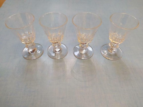 Ensemble verres vin en - à,