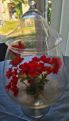 Vase pique fleur avec fleurs
