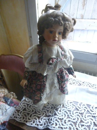 Poupée porcelaine vintage - poupée,