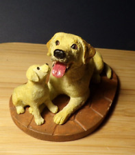 LABRADOR ET SON CHIOT - FIGURINE STATUE SUR SOCLE - TBE