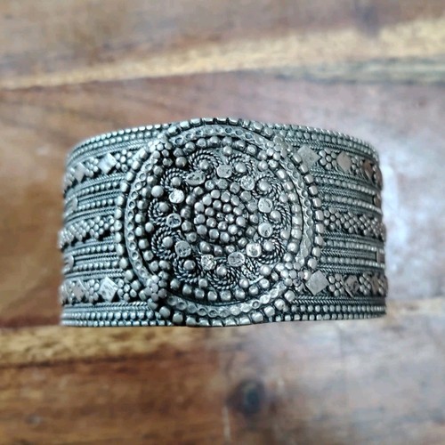 Rare bracelet manchette