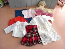 Lot vêtements pour poupées