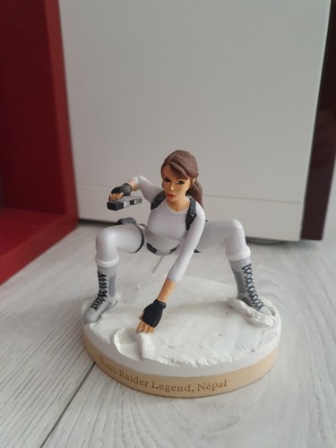 Figurine atlas tomb - figurine,