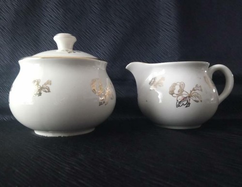 Ensemble ancien pot lait - à,