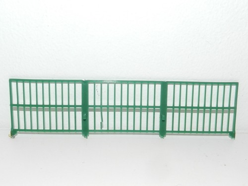 Dinky toys 881 grille verte - dinky,