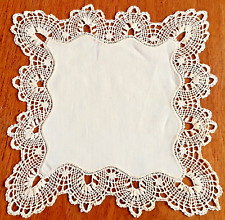 Early 20th century linen placemat, lace entourage with spindles - 23 cm x 22 cm