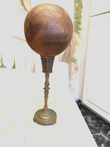 Boule bois sur pied - sur, bronze