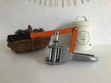 16⚜️ Ancienne Bouchonneuse