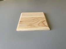 socle carré en bois brut