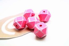 Perles en bois roses et