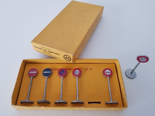 Lot dinky toys - lot,