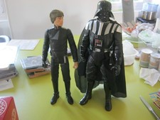 2 FIGURINE DARK VADOR +