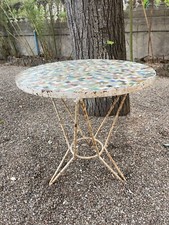 TABLE DE JARDIN ANCIENNE. FER