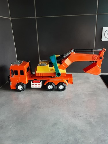Grand camion tractopelle - grand,