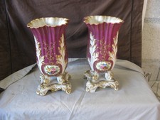 Paire de vases en porcelaine