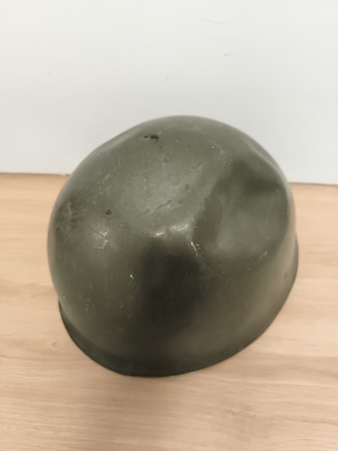 Casque militaire ancien vert