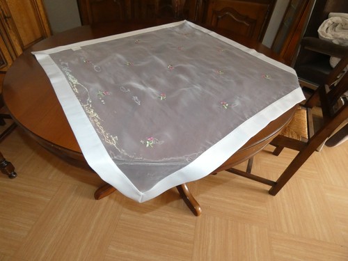 Linge ancien brodé roses - de,