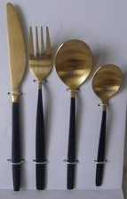 Ménagère 24 couverts inox Savana – Or brossé & manche noir – Design moderne 1248