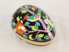 RARE FANCY BOX HEREND HUNGARY Porcelain Reclined Egg MACAO Collection Black Bottom