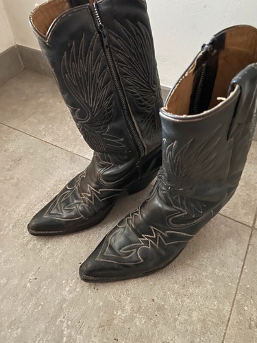 Véritables santiags cuir