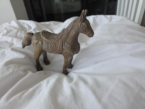 Statuette cheval sellé