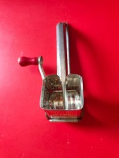 mouli gratteur rape a fromage ancien