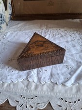 ANCIENNE BOITE EN BOIS FORME TRIANGULAIRE PAYSAGE chalet  SIGNE BOLI