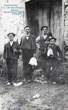 CPA 64 BASQUE COUNTRIES SHEPHERDS CHEESE BREUIL MERCHANTS (CLOSE-UP