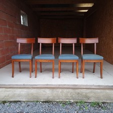 Suite de 4 chaises de style