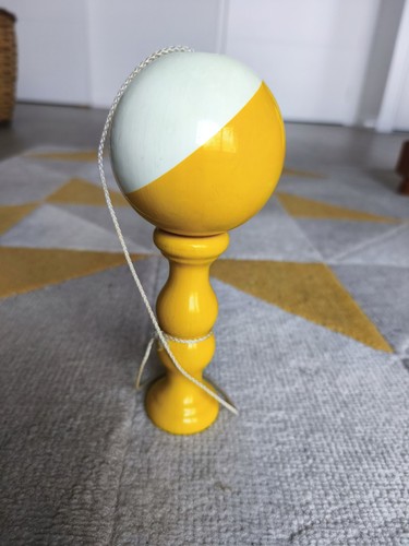 Bilboquet vintage jaune - , et