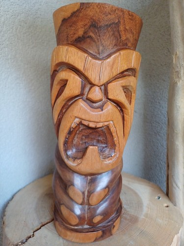 Polynésie totem tiki sculpté