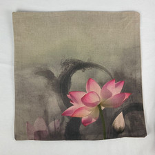 Housse de coussin ou oreiller décorative fleur de Lotus dans le brouillard