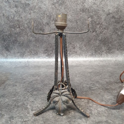 Ancien pied lampe fer - de,