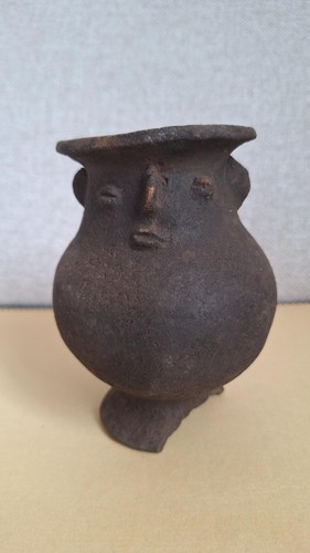 Poterie anthropomorphe pré