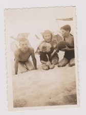 old photo ?️ children beach balloon cabins holiday vintage