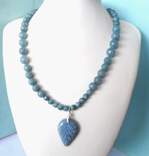 Collier jade bleu de - en,