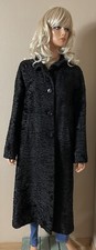Manteau long noir en astrakan
