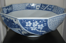 IMARI grand bassin céramique 57 cm Svastika fleurs cerisier pécheurs JAPON XIXe