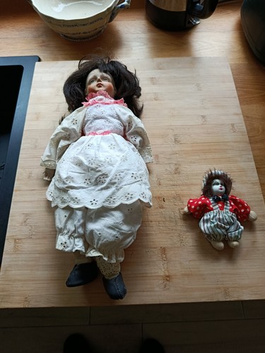 Deux poupées porcelaine - poupées, porcelaine.