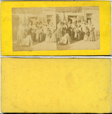 Stereo, scene d&#039;a family helping a woman in wheelchair vintage a