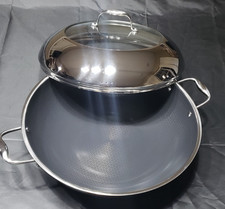 HexClad Hybrid Nonstick 14" Wok with Stainless Steel/Glass Lid NEW Box damaged