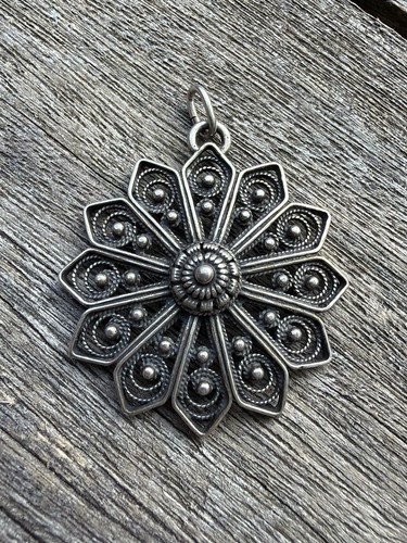 Broche pendentif filigrane