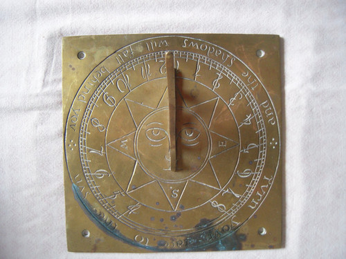 Ancien cadran solaire - cadran, en