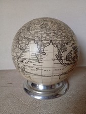 Joli globe terrestre Robert de