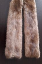 Belle et longue écharpe en