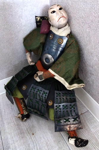 Poupée ancienne guerrière