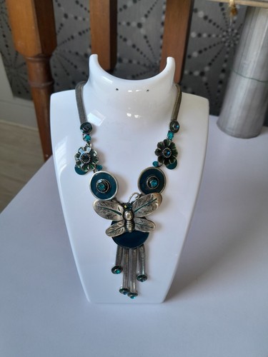 Superbe collier papillon - superbe,