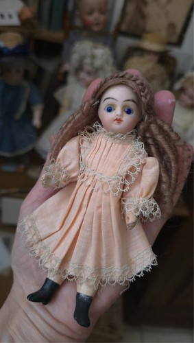 Poupée ancienne mignonnette - poupée,