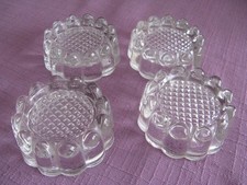4 réhausseurs en verre moulé