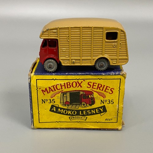 Boîte chevaux marshall - boîte, no